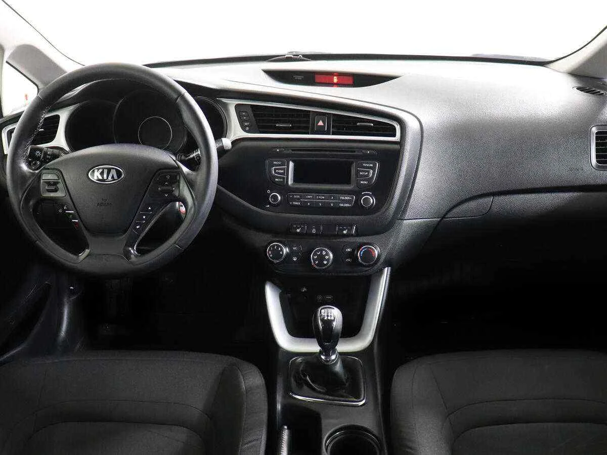 KIA Ceed, Серебряный, 2017, Механическая, 130 л.с., цена от 865 000 руб.