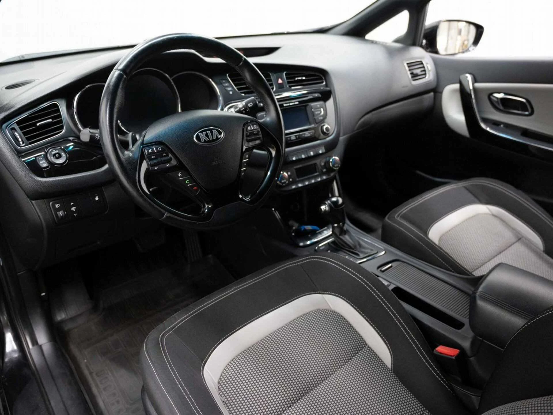 KIA CEED, Черный, 2013, Автоматическая, 129 л.с., цена от 640 000 руб.