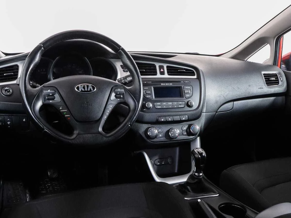 KIA CEED, Красный, 2015, Механическая, 129 л.с., цена от 744 000 руб.