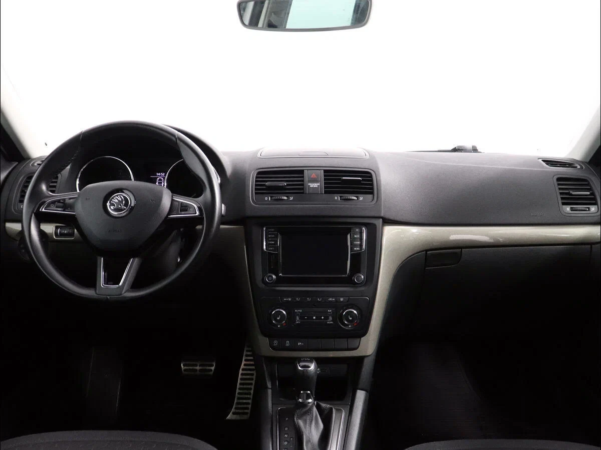 Skoda Yeti, Белый, 2016, Робот, 125 л.с., цена от 1 035 000 руб.