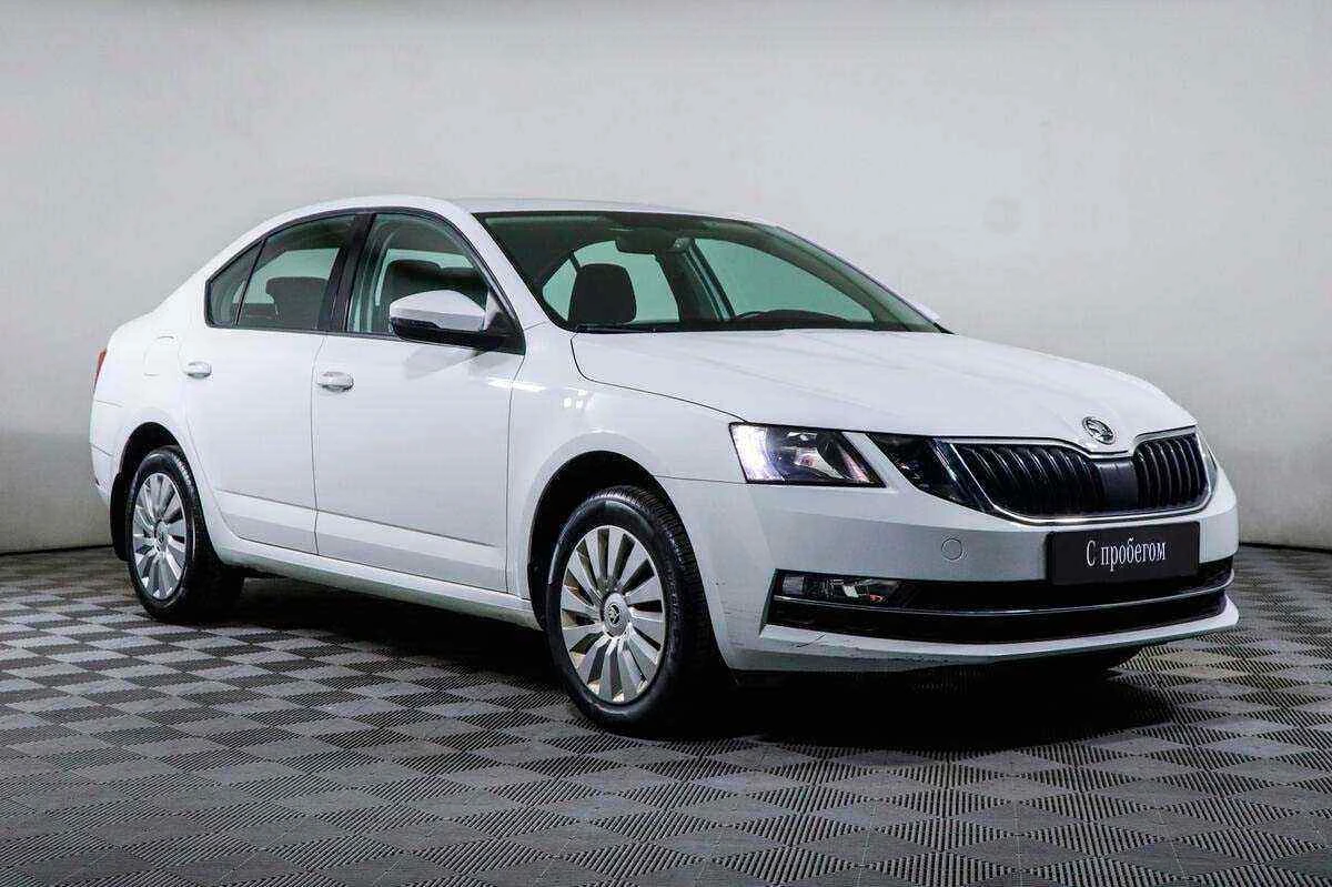 Skoda Octavia, Белый, 2018, Робот, 150 л.с., цена от 1 145 000 руб.