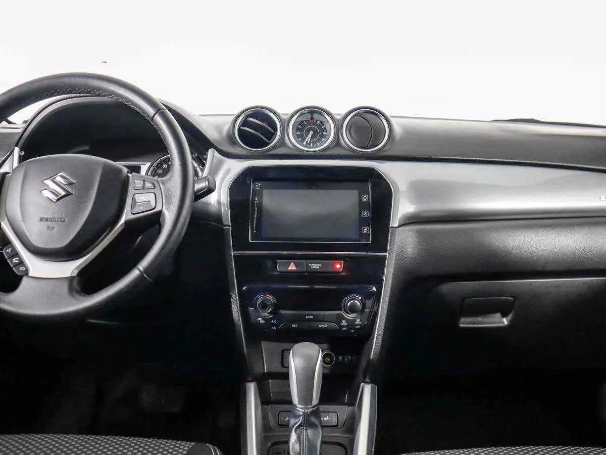 Suzuki Vitara, Белый, 2015, Автоматическая, 117 л.с., цена от 1 012 000 руб.