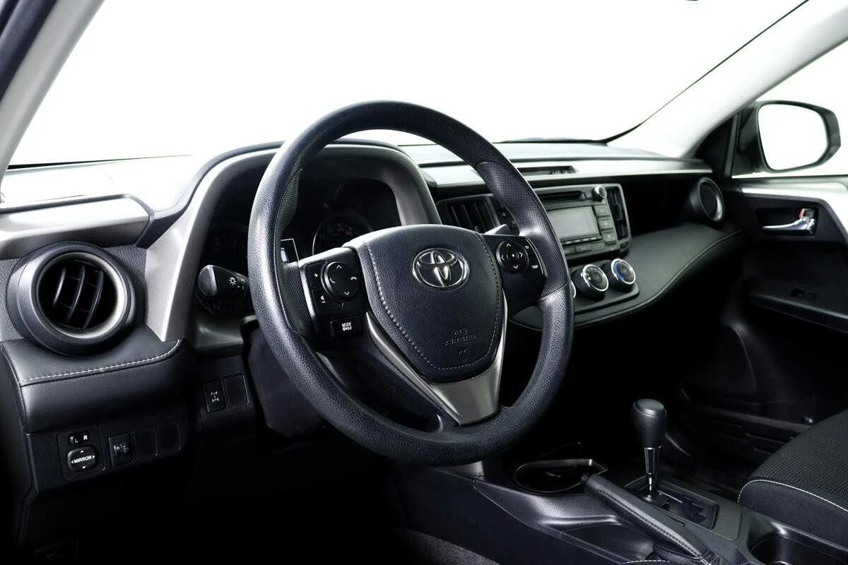 TOYOTA RAV4, Белый, 2015, Вариатор, 146 л.с., цена от 1 272 000 руб.