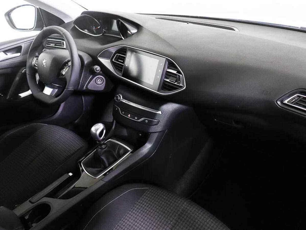 Peugeot 308, Белый, 2018, Механическая, 131 л.с., цена от 612 000 руб.
