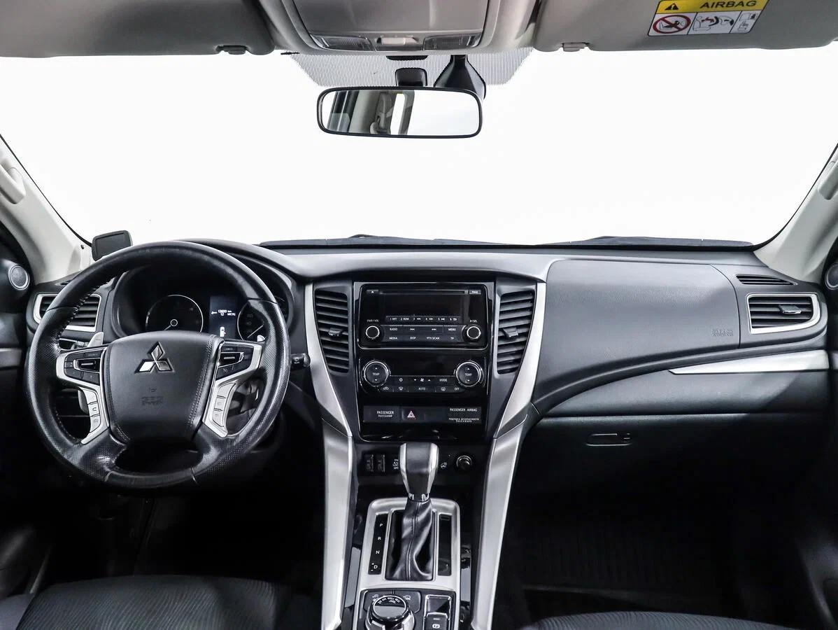 Mitsubishi Pajero Sport, Серебряный, 2017, Автоматическая, 181 л.с., цена от 2 049 900 руб.