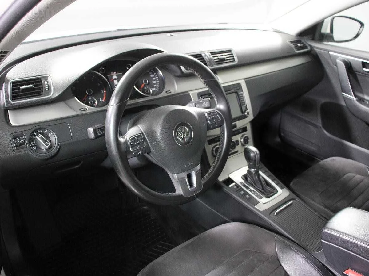 VOLKSWAGEN PASSAT, Белый, 2012, Робот, 160 л.с., цена от 832 000 руб.