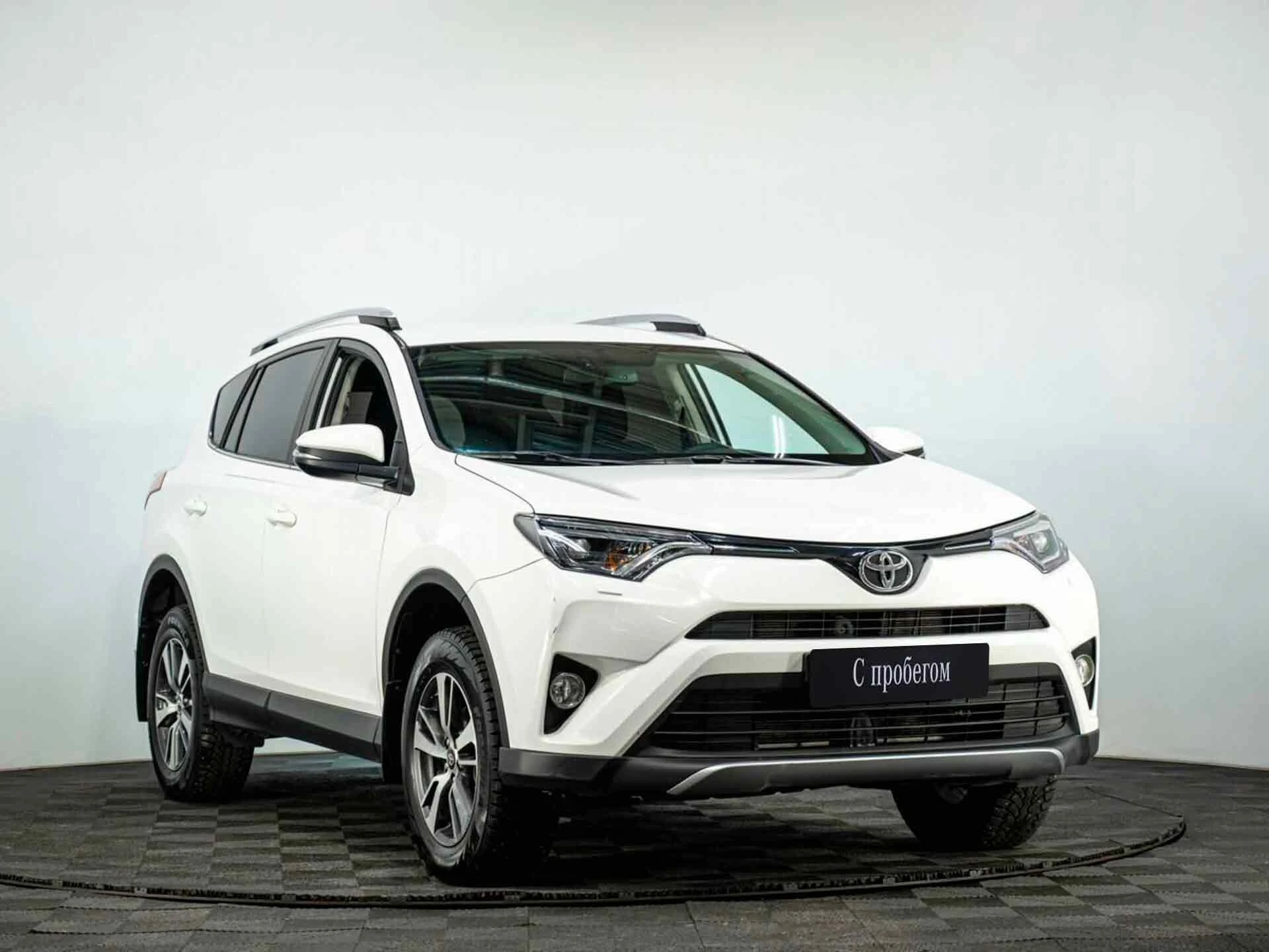 TOYOTA RAV4, Белый, 2017, Вариатор, 146 л.с., цена от 1 408 000 руб.
