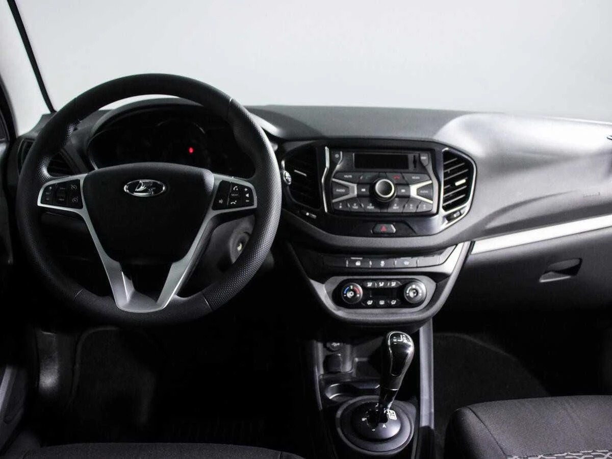 LADA VESTA, Серебряный, 2019, Робот, 122 л.с., цена от 720 000 руб.