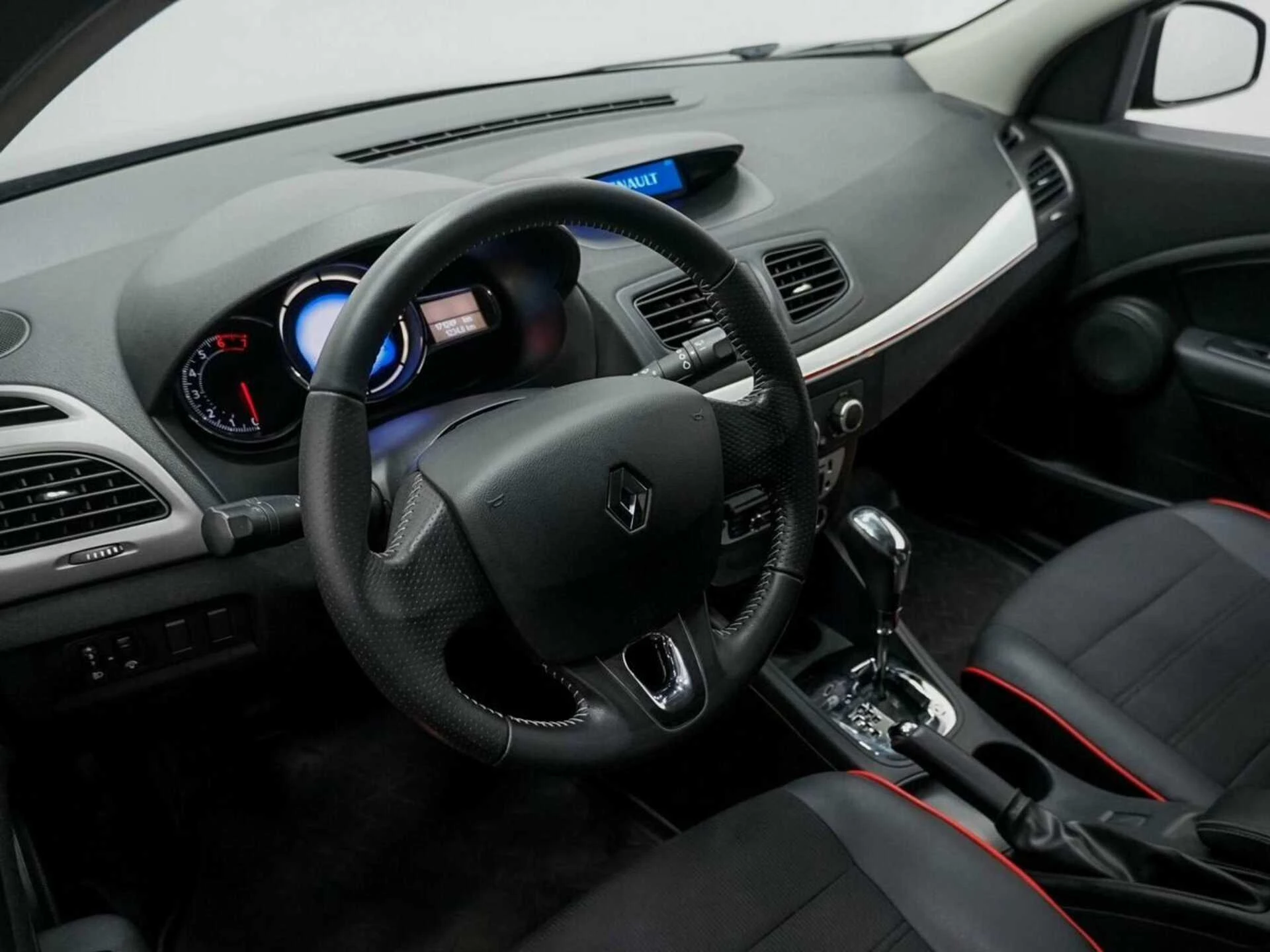 RENAULT MEGANE, Черный, 2013, Вариатор, 114 л.с., цена от 504 000 руб.