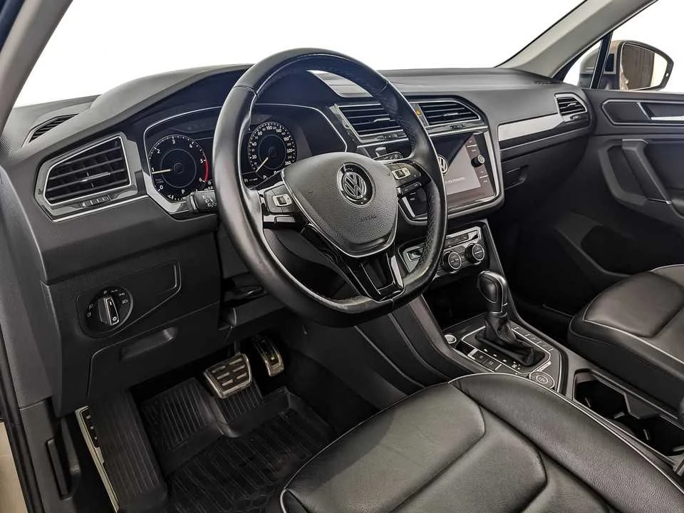 VOLKSWAGEN TIGUAN, Коричневый, 2018, Робот, 150 л.с., цена от 1 680 000 руб.