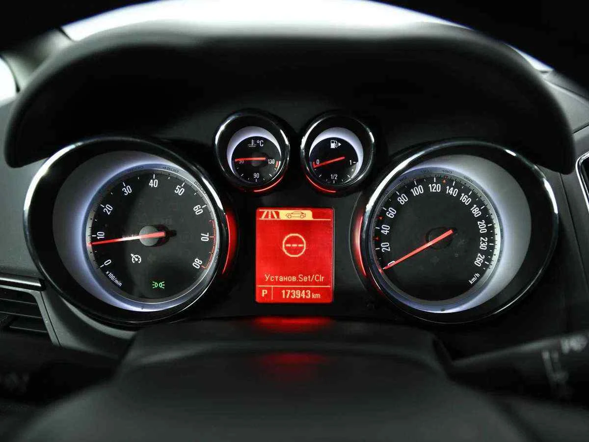 Opel Zafira, Серебряный, 2014, Автоматическая, 140 л.с., цена от 759 400 руб.