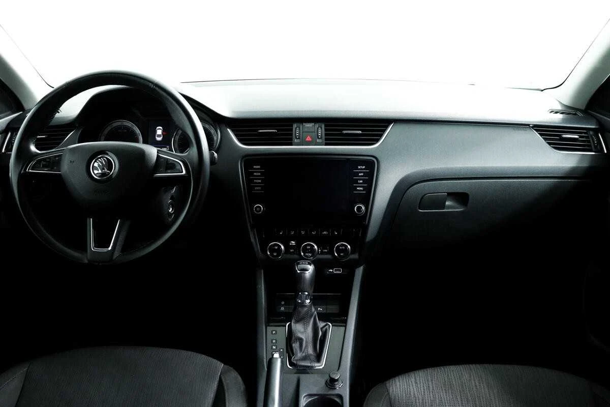SKODA OCTAVIA, Белый, 2018, Робот, 180 л.с., цена от 1 096 800 руб.