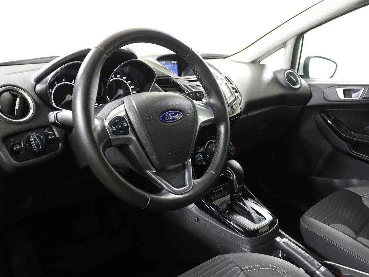 Ford Fiesta, Белый, 2018, Робот, 105 л.с., цена от 599 000 руб.