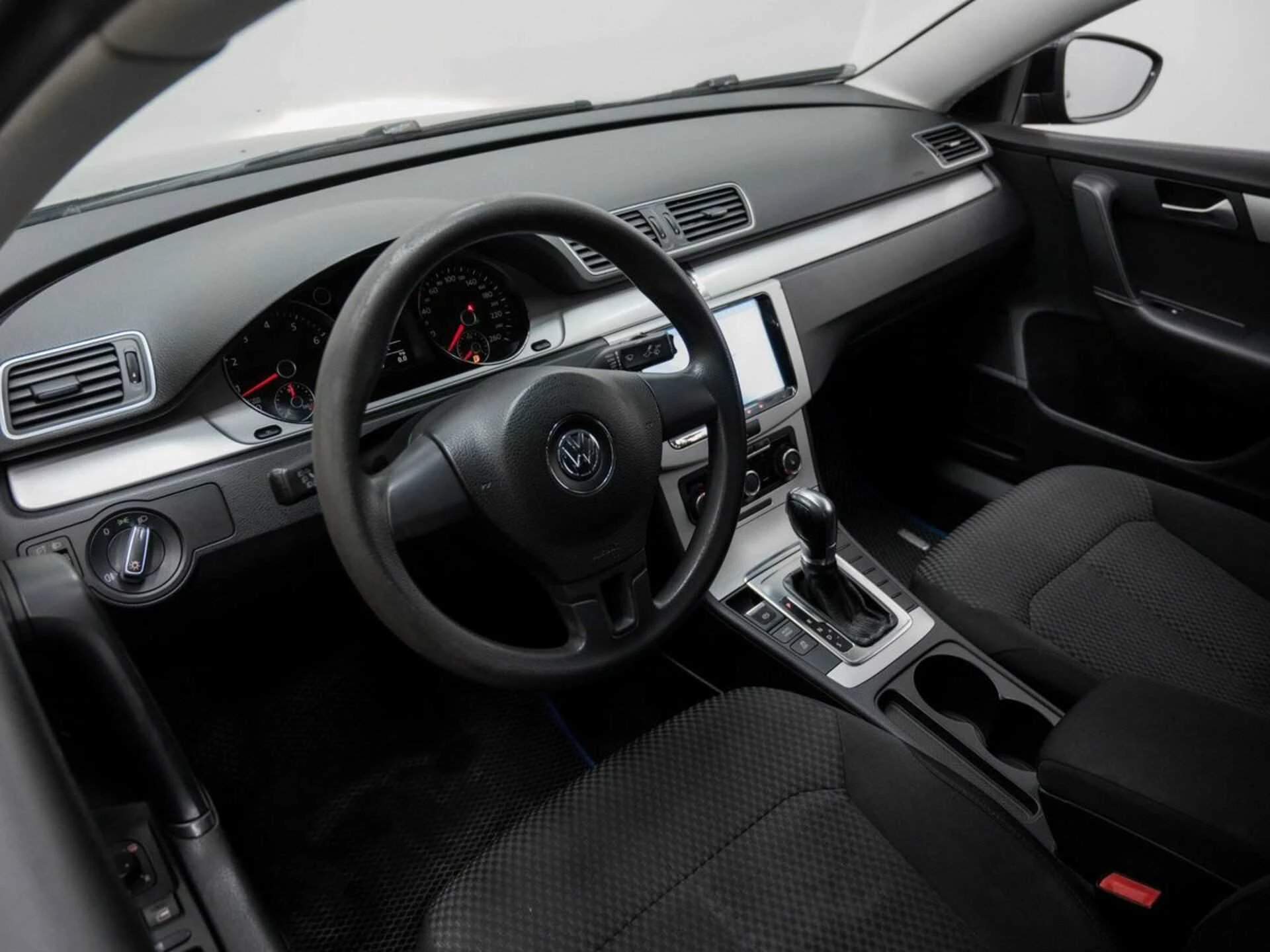 VOLKSWAGEN PASSAT, Черный, 2011, Робот, 152 л.с., цена от 636 000 руб.