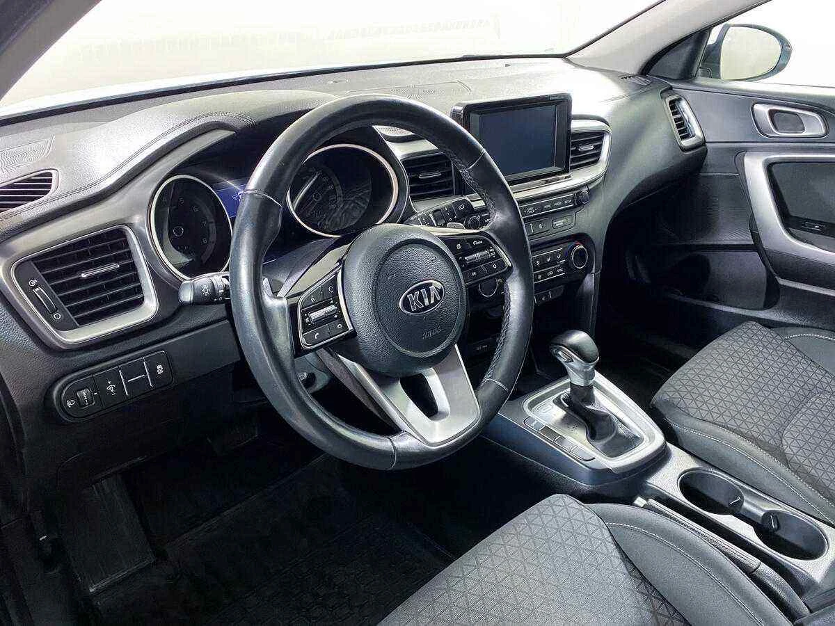 KIA Ceed, Белый, 2018, Робот, 140 л.с., цена от 1 085 000 руб.
