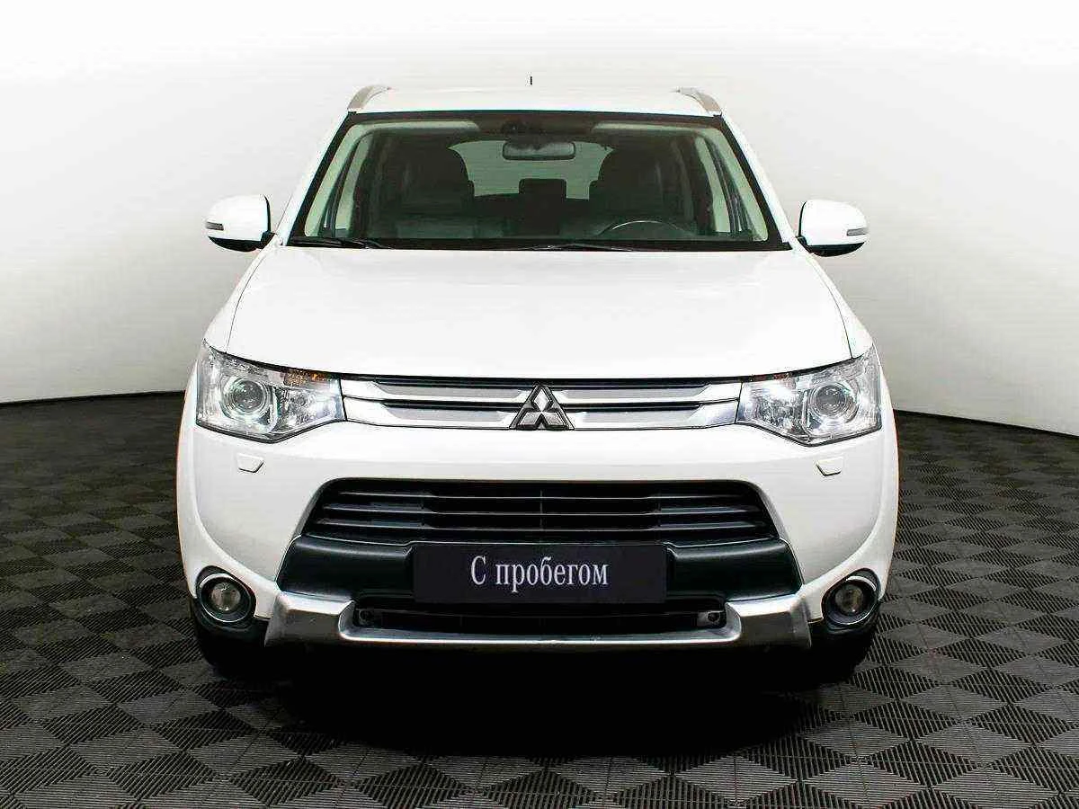 Mitsubishi Outlander, Белый, 2014, Вариатор, 167 л.с., цена от 945 000 руб.