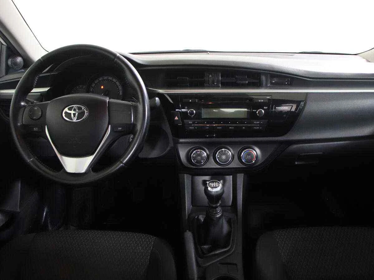 Toyota Corolla, Белый, 2014, Механическая, 122 л.с., цена от 679 000 руб.
