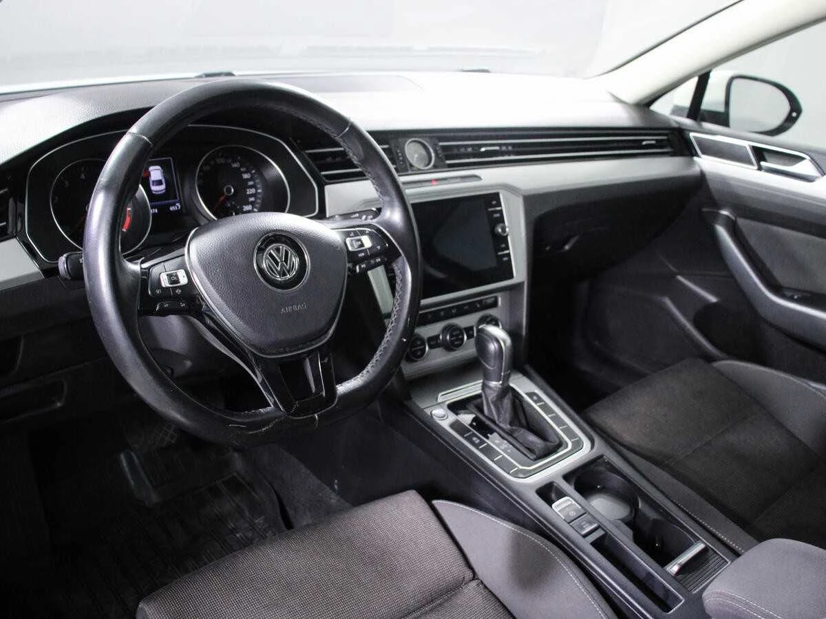 VOLKSWAGEN PASSAT, Белый, 2018, Робот, 150 л.с., цена от 1 216 000 руб.