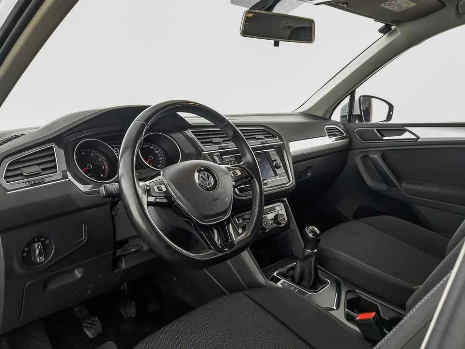 VOLKSWAGEN TIGUAN, Белый, 2018, Механическая, 150 л.с., цена от 1 379 200 руб.