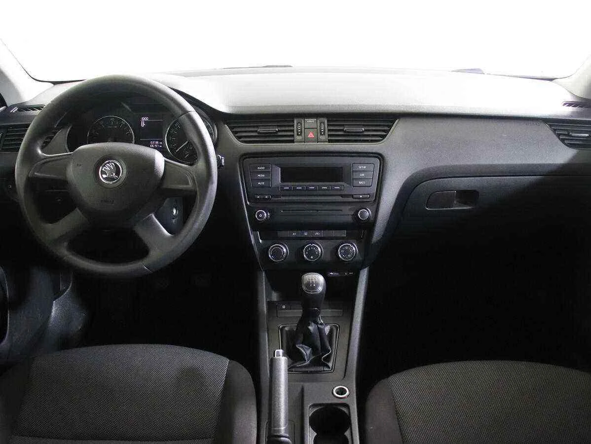 Skoda Octavia, Белый, 2015, Механическая, 110 л.с., цена от 740 000 руб.