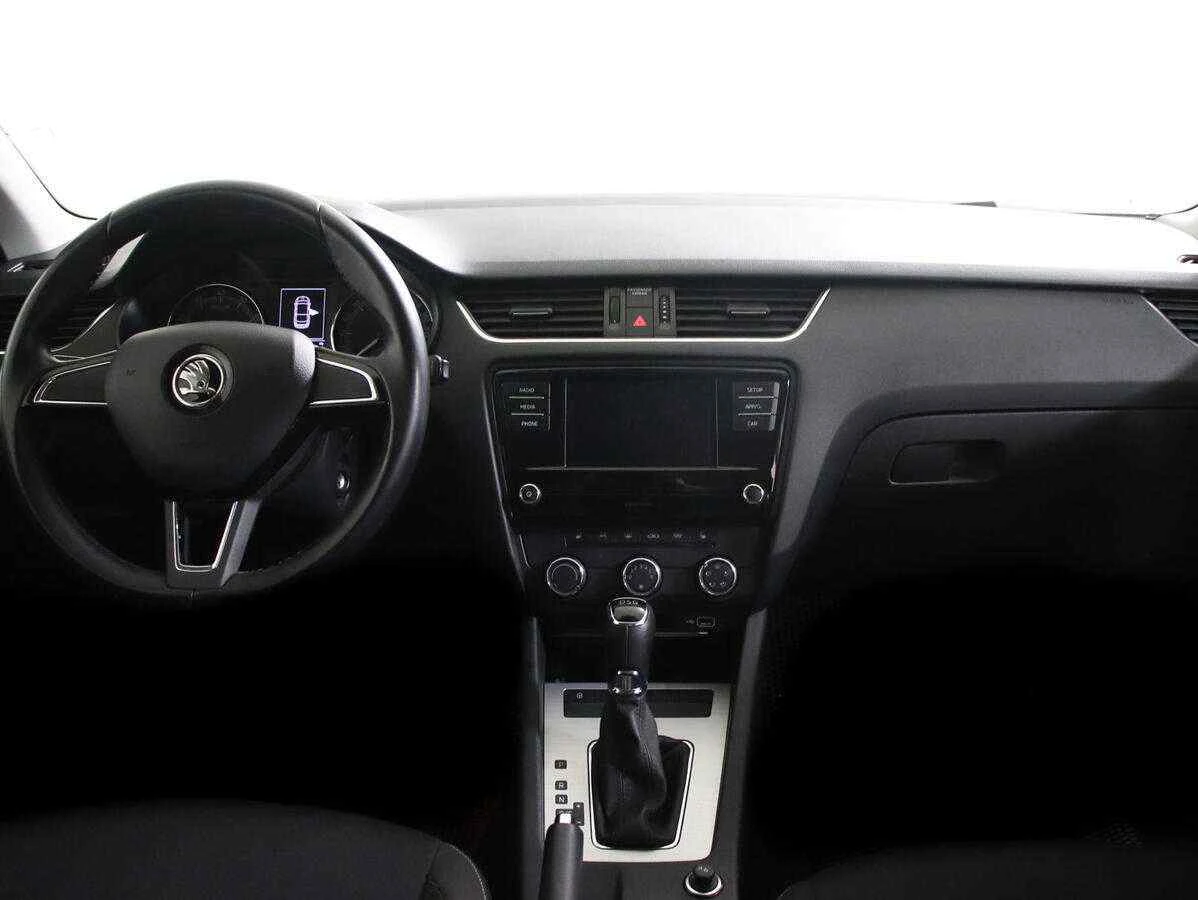 Skoda Octavia, Белый, 2018, Робот, 150 л.с., цена от 1 075 000 руб.