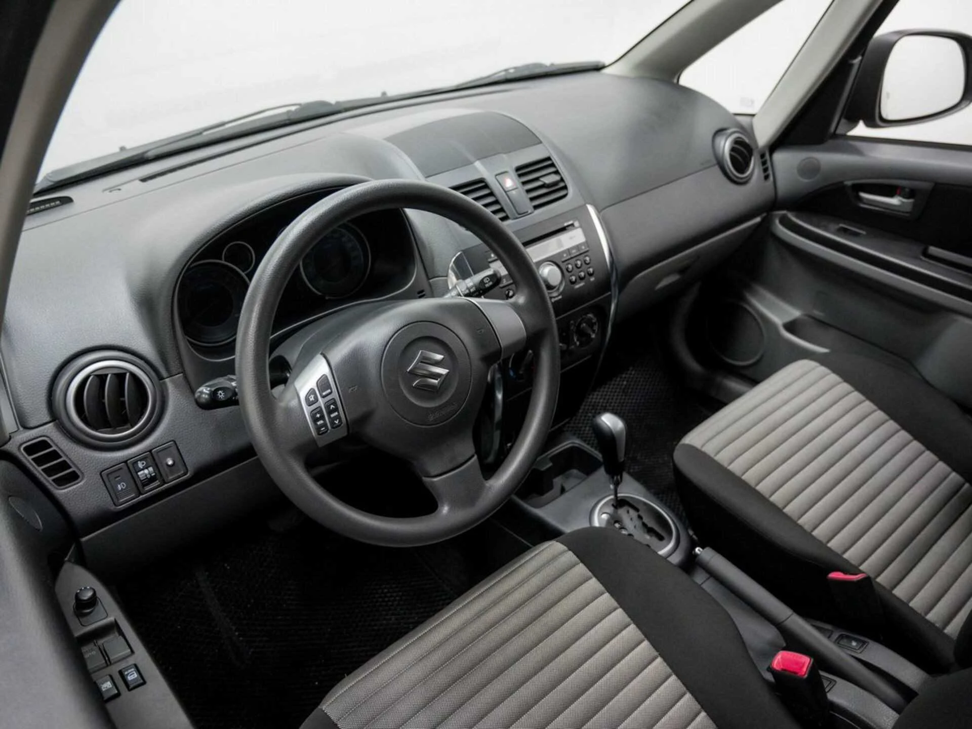 SUZUKI SX4, Серебряный, 2014, Автоматическая, 112 л.с., цена от 840 000 руб.