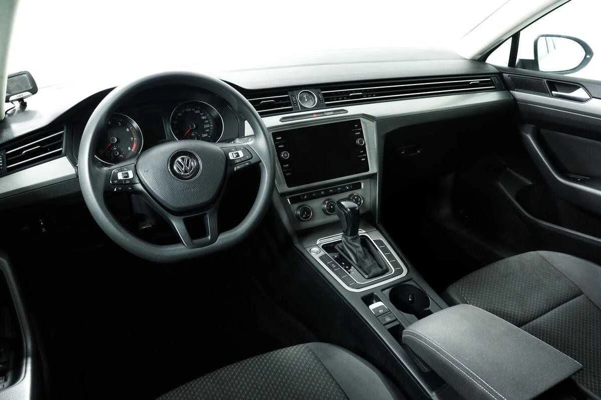 VOLKSWAGEN PASSAT, Белый, 2018, Робот, 125 л.с., цена от 1 177 600 руб.