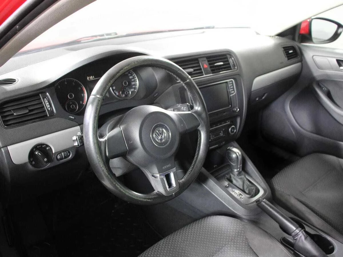 VOLKSWAGEN JETTA, Красный, 2012, Робот, 122 л.с., цена от 632 000 руб.