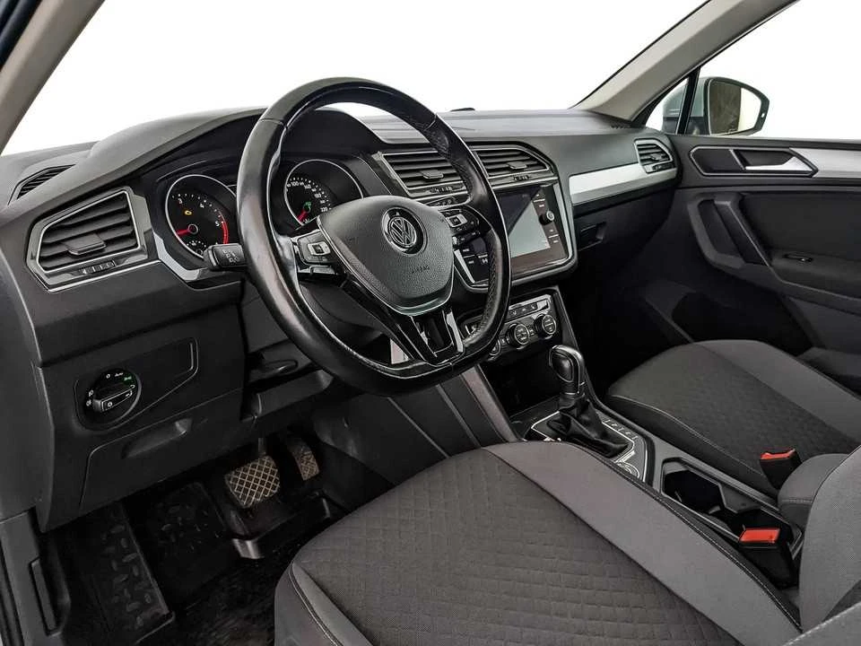 VOLKSWAGEN TIGUAN, Серебряный, 2017, Робот, 150 л.с., цена от 1 542 400 руб.