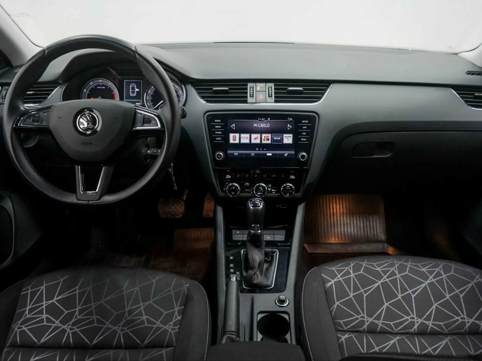 SKODA OCTAVIA, Черный, 2019, Робот, 150 л.с., цена от 1 088 000 руб.