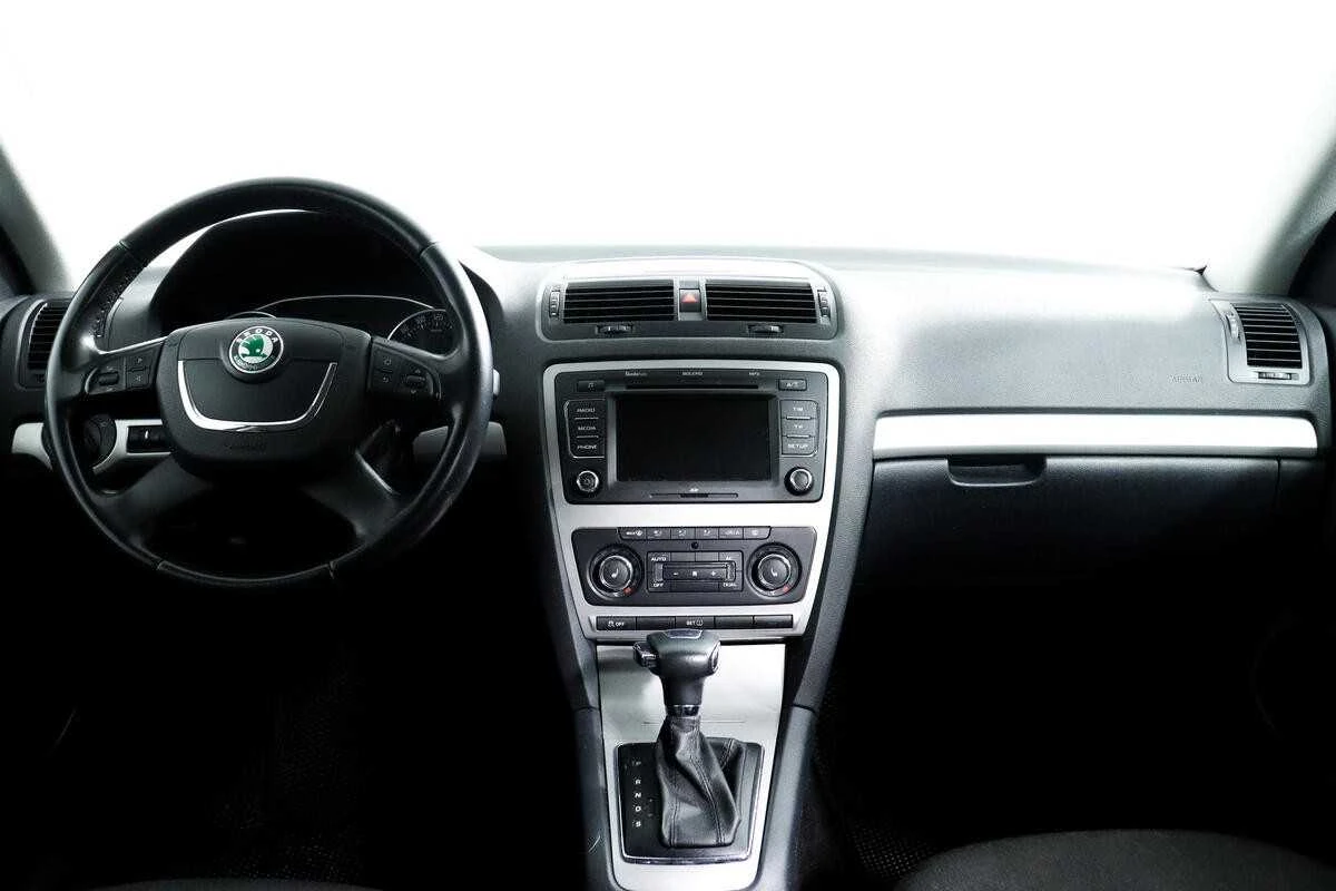 SKODA OCTAVIA, Серый, 2012, Автоматическая, 152 л.с., цена от 616 000 руб.