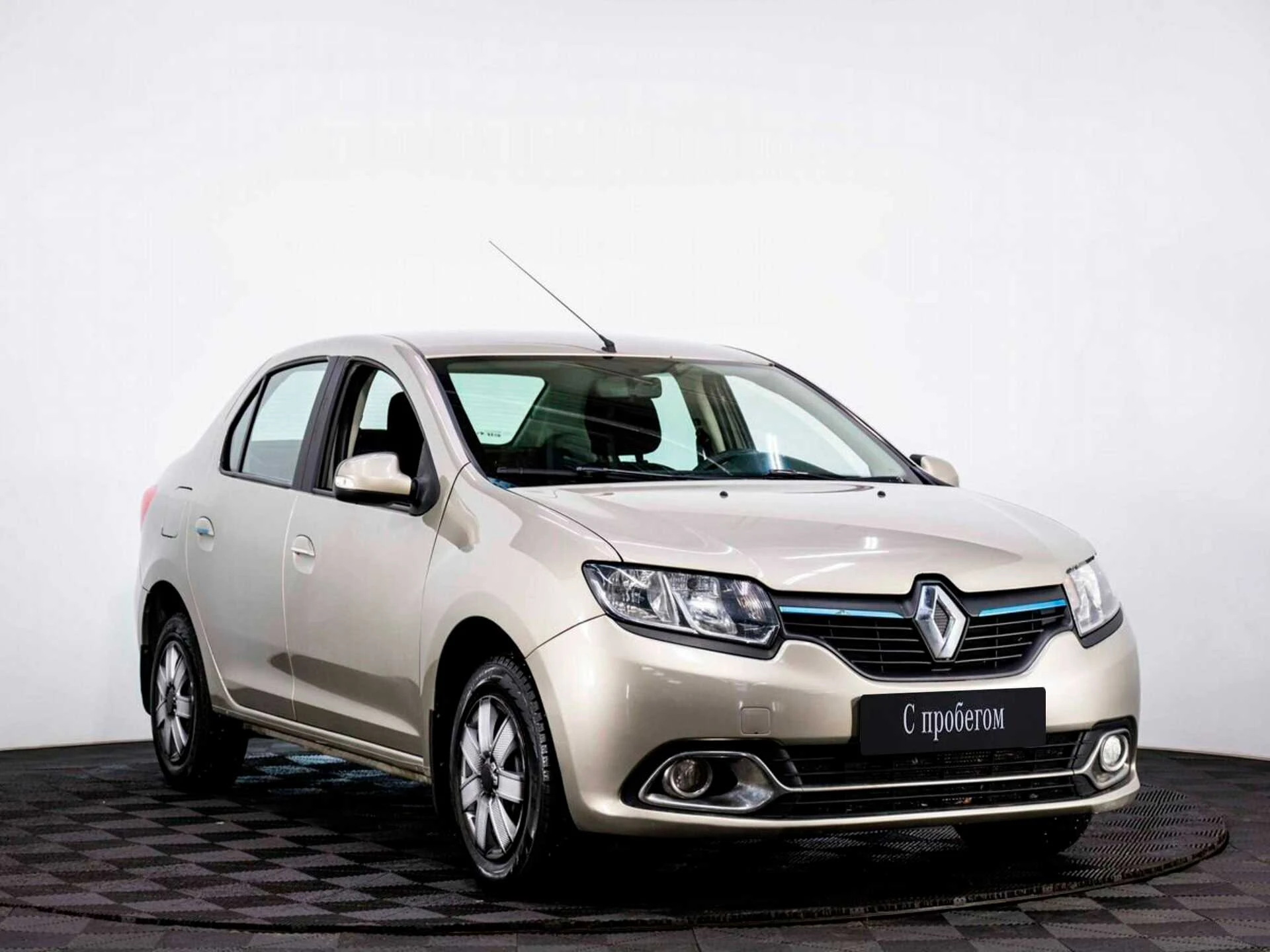 RENAULT LOGAN, Бежевый, 2015, Механическая, 82 л.с., цена от 504 000 руб.