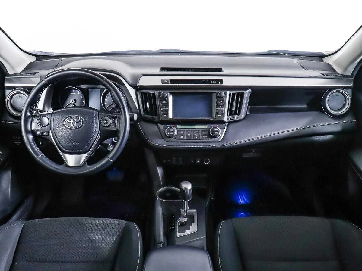 TOYOTA RAV4, Белый, 2017, Автоматическая, 180 л.с., цена от 2 182 400 руб.
