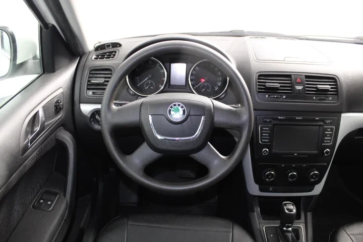Skoda Yeti, Белый, 2013, Робот, 122 л.с., цена от 451 000 руб.