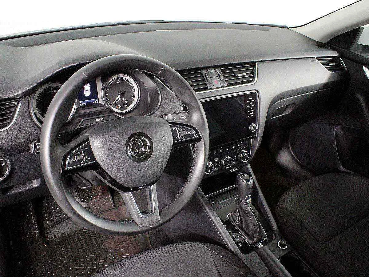 Skoda Octavia, Белый, 2018, Робот, 180 л.с., цена от 1 447 000 руб.