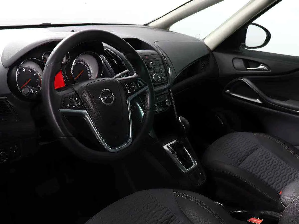 Opel Zafira, Белый, 2012, Автоматическая, 140 л.с., цена от 800 000 руб.