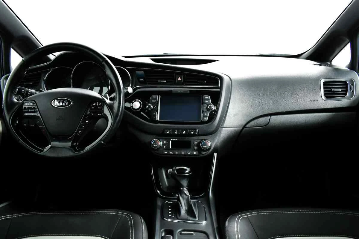 KIA Ceed, Фиолетовый, 2015, Робот, 135 л.с., цена от 495 000 руб.