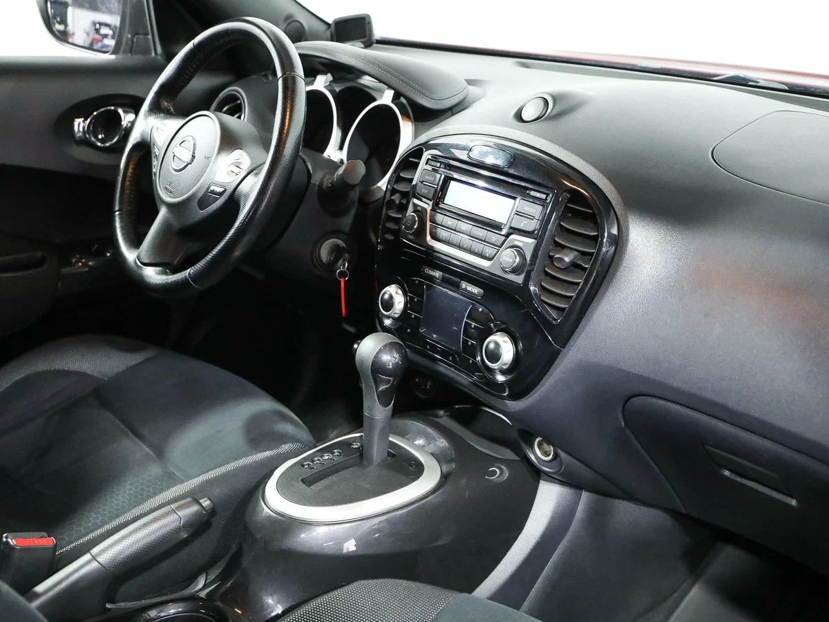 Nissan Juke, Красный, 2014, Вариатор, 117 л.с., цена от 865 000 руб.