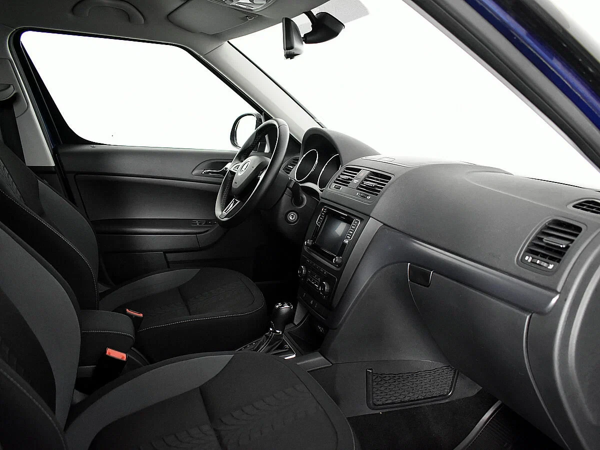 Skoda Yeti, Синий, 2015, Робот, 152 л.с., цена от 943 000 руб.