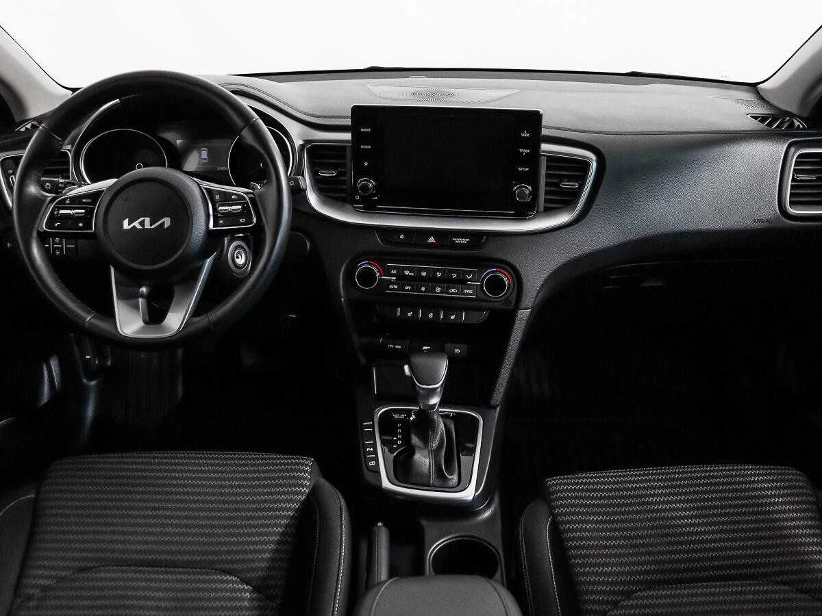 KIA CEED, Серебряный, 2021, Автоматическая, 128 л.с., цена от 1 480 000 руб.