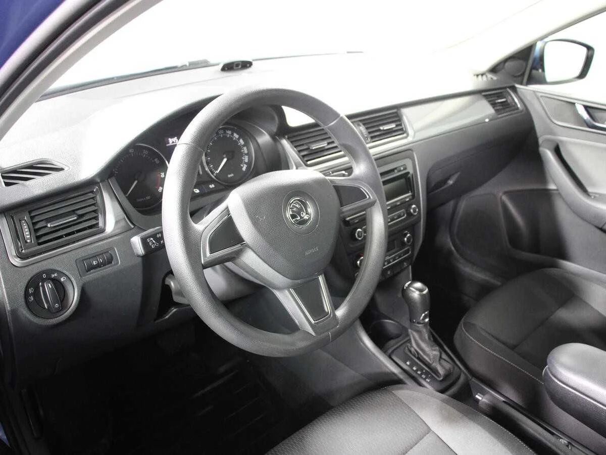 SKODA RAPID, Голубой, 2014, Автоматическая, 105 л.с., цена от 585 600 руб.