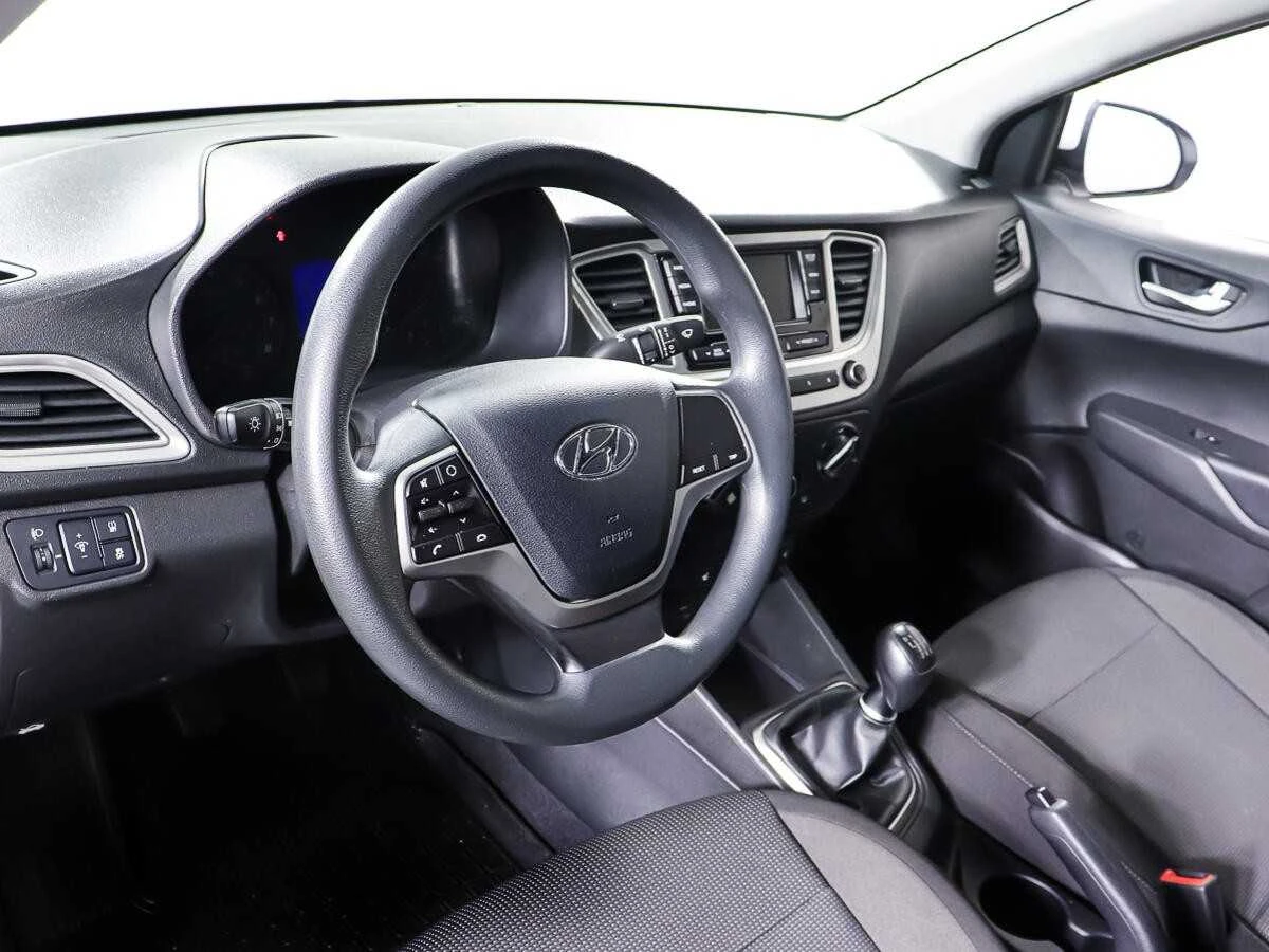 HYUNDAI SOLARIS, Белый, 2021, Механическая, 100 л.с., цена от 1 000 000 руб.