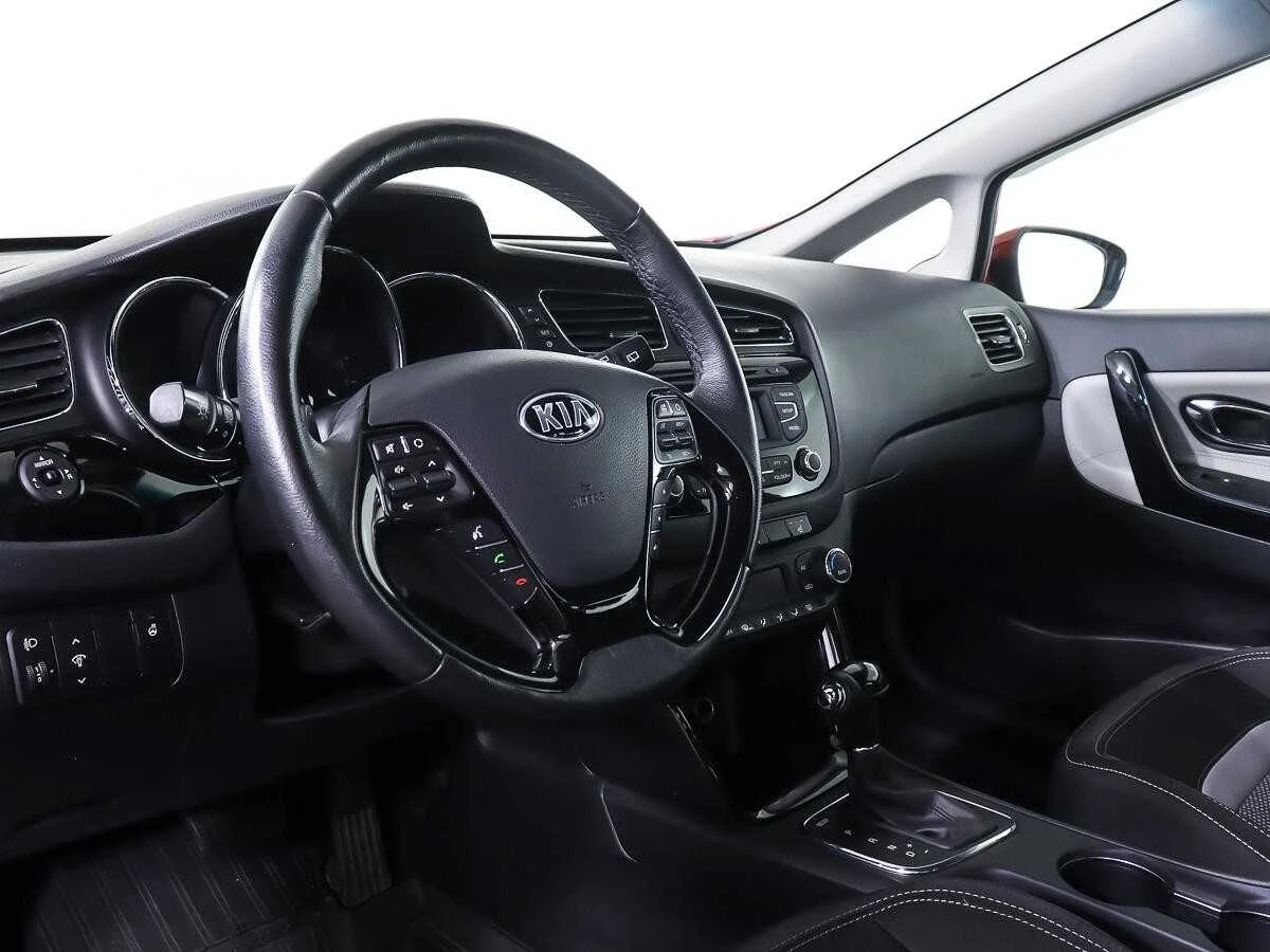 KIA CEED, Красный, 2015, Автоматическая, 129 л.с., цена от 800 000 руб.