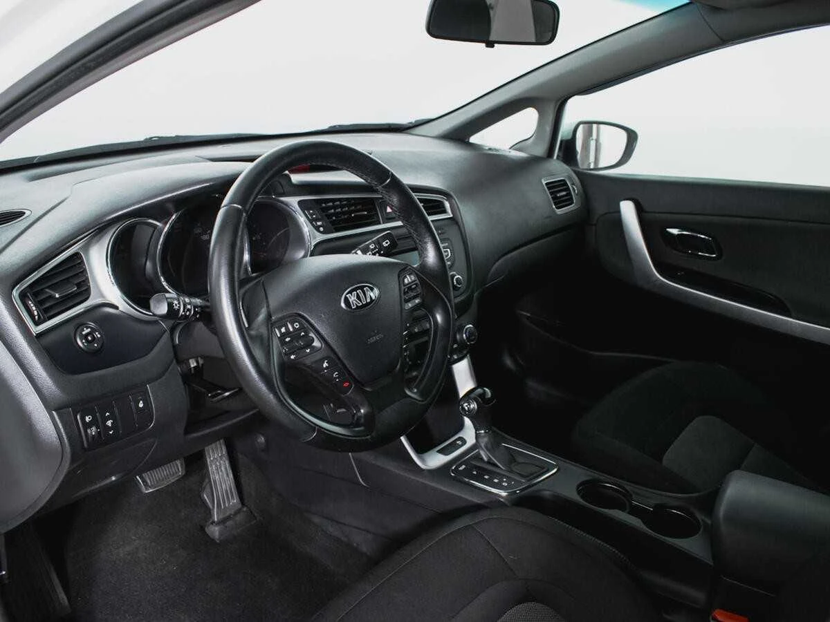 KIA CEED, Белый, 2017, Автоматическая, 130 л.с., цена от 976 000 руб.