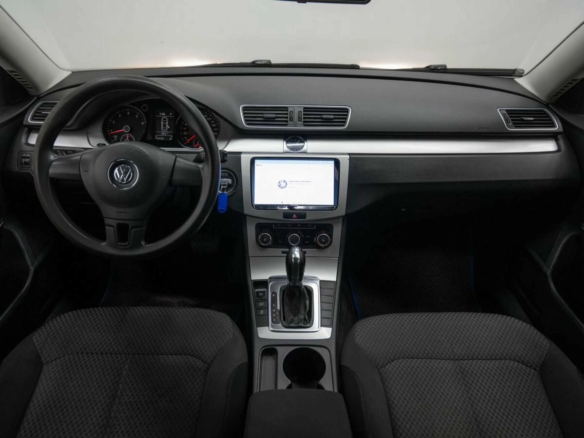 VOLKSWAGEN PASSAT, Черный, 2011, Робот, 152 л.с., цена от 636 000 руб.
