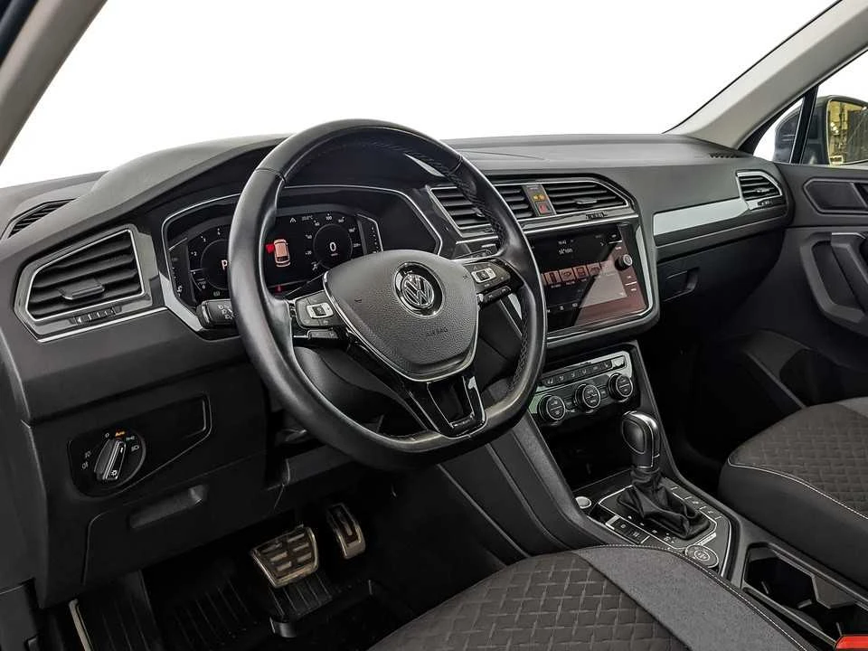 VOLKSWAGEN TIGUAN, Коричневый, 2019, Робот, 180 л.с., цена от 1 913 600 руб.
