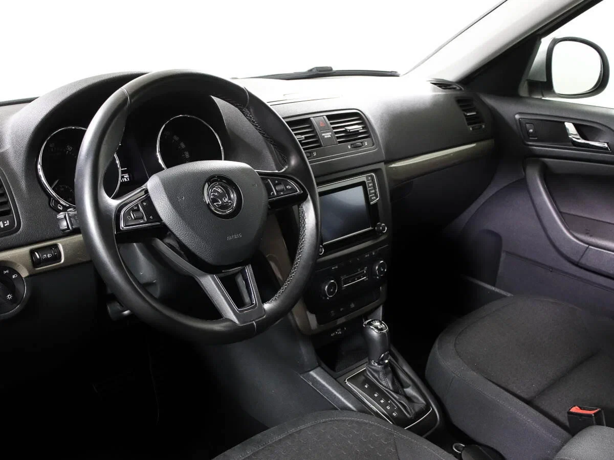 Skoda Yeti, Белый, 2015, Робот, 152 л.с., цена от 915 000 руб.
