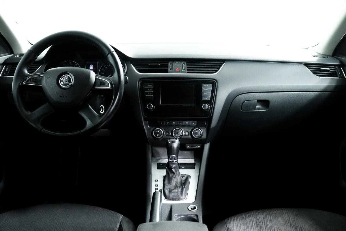 SKODA OCTAVIA, Коричневый, 2015, Робот, 180 л.с., цена от 835 200 руб.