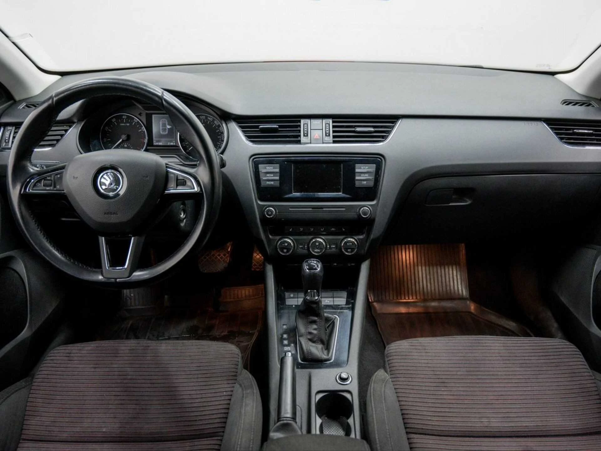 SKODA OCTAVIA, Красный, 2015, Робот, 150 л.с., цена от 764 800 руб.
