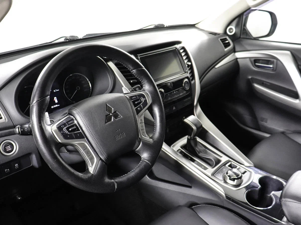 Mitsubishi Pajero Sport, Серебряный, 2017, Автоматическая, 209 л.с., цена от 2 098 000 руб.